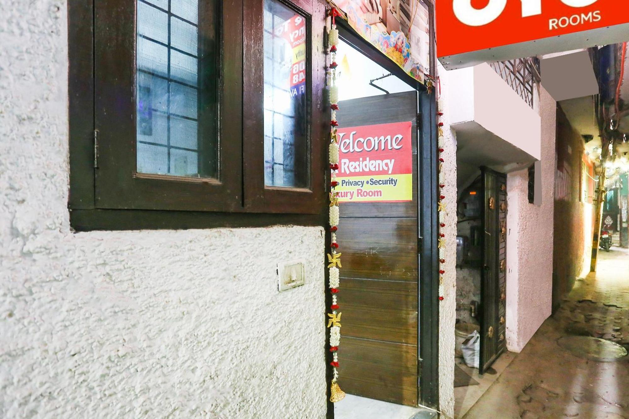 Hotel O Maxx Residency Near Dlf Avenue Saket